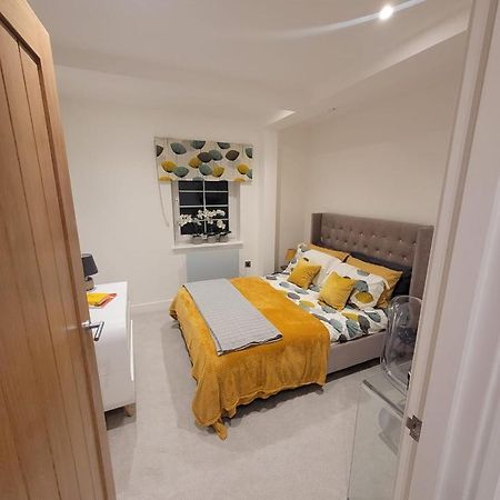 Luxury 2 Bed Apartment In The Heart Of Rochester Рочестер Екстер'єр фото