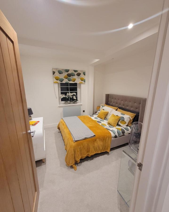 Luxury 2 Bed Apartment In The Heart Of Rochester Рочестер Екстер'єр фото