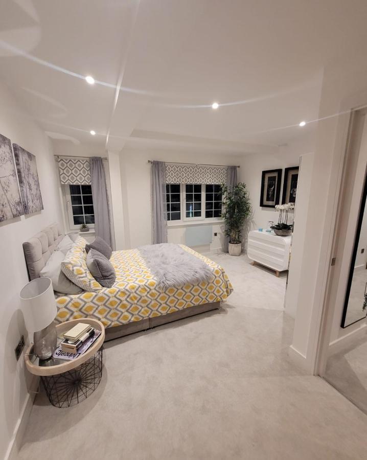 Luxury 2 Bed Apartment In The Heart Of Rochester Рочестер Екстер'єр фото